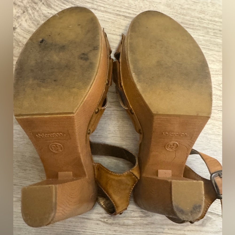 Women's Tan Platform Sandals - Picture 6 of 7